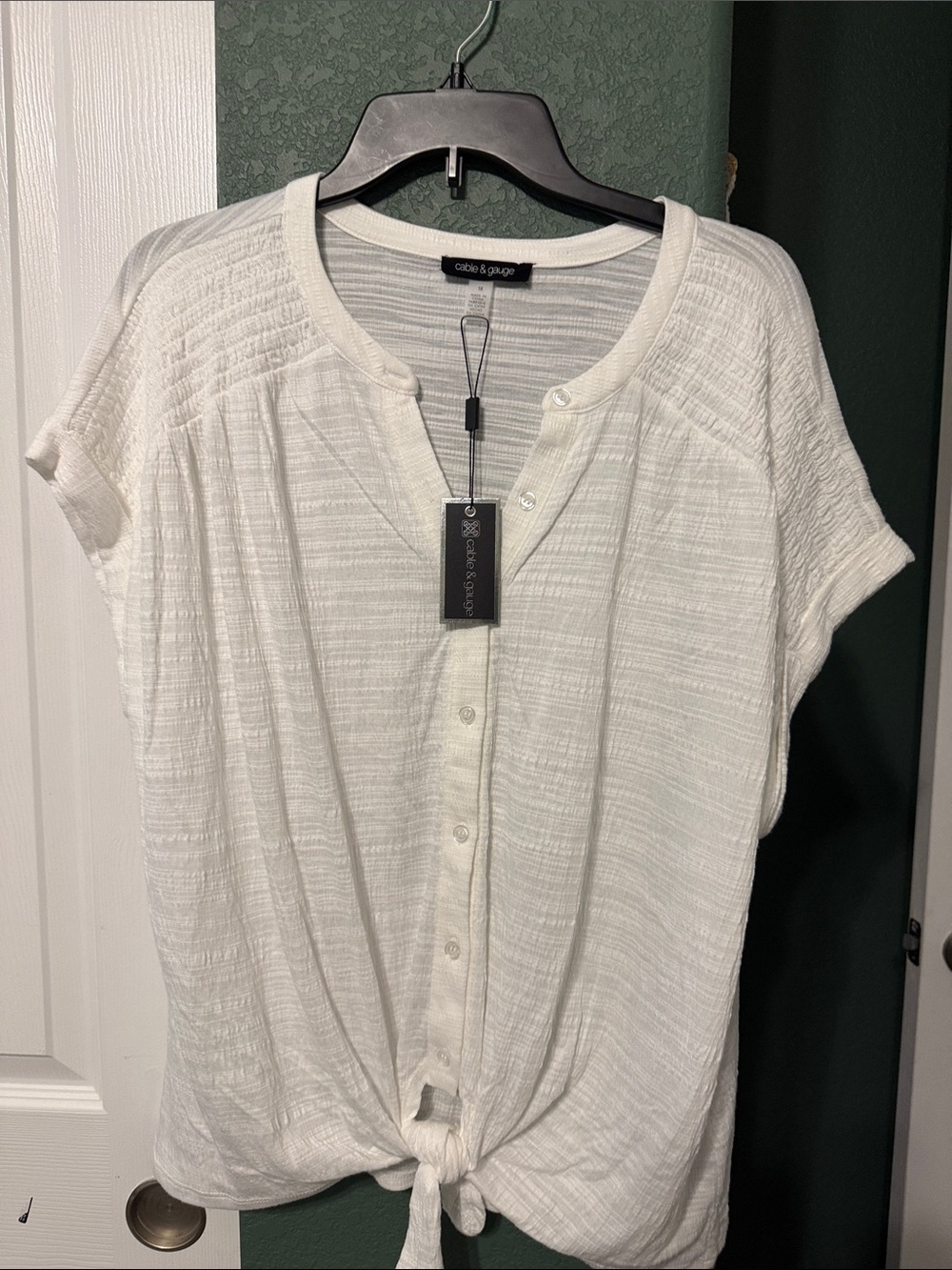 Cable & Gauge Cream Button-Front Short Sleeve Tie-Hem Top
